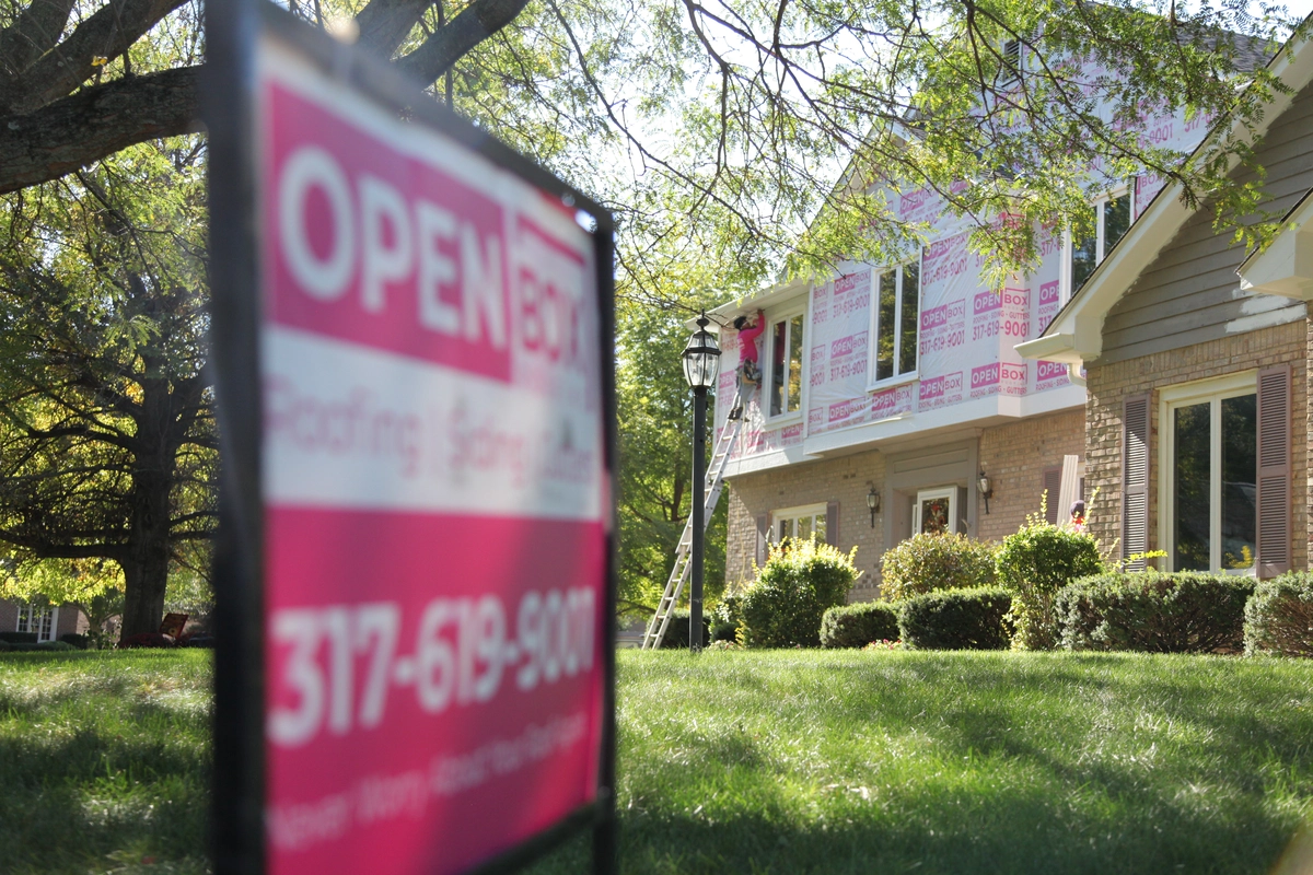 open box roofing installs siding 1